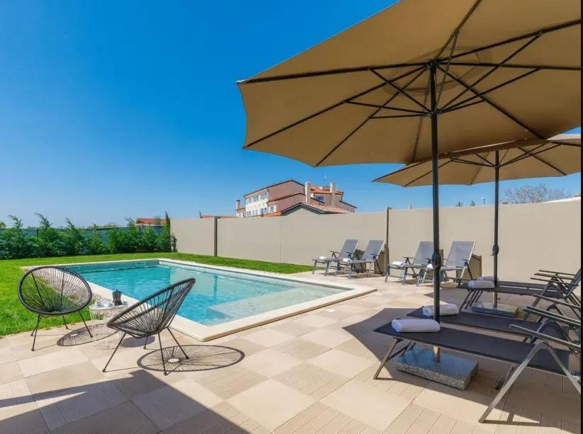 Villa Edi-Heated Pool & E-Bike Sisan Exterior photo